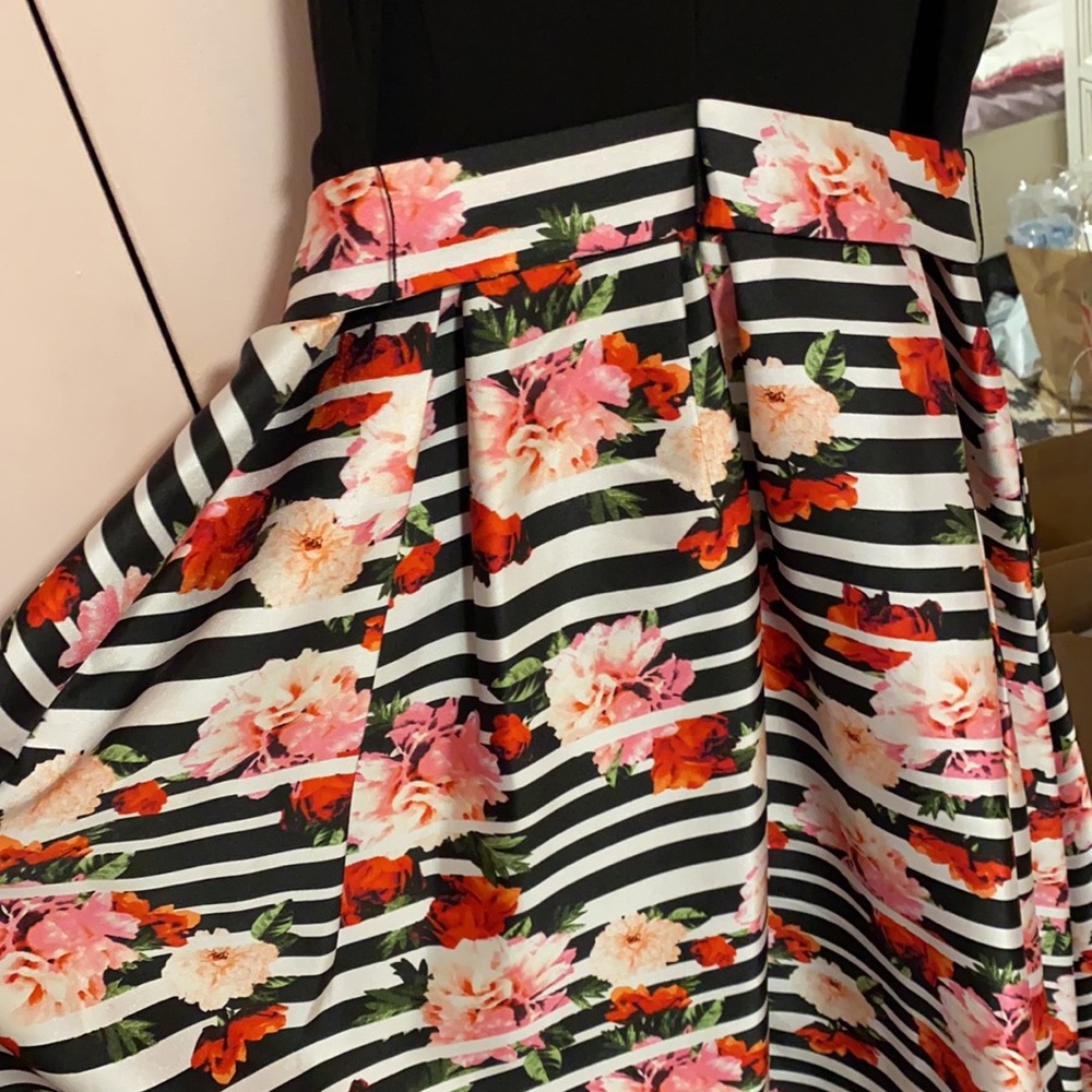 MIDI black with pink and red flowers dress - Picture 5 of 7